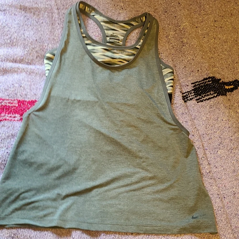 Nike dri fit tank with built-in sports bra - Picture 2 of 8